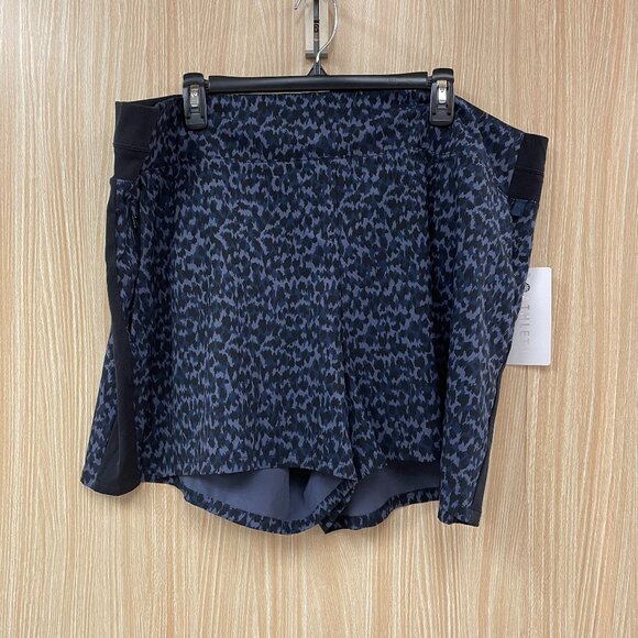 NWT Athleta Brooklyn Blue Printed Shorts Size 22 - Picture 1 of 8